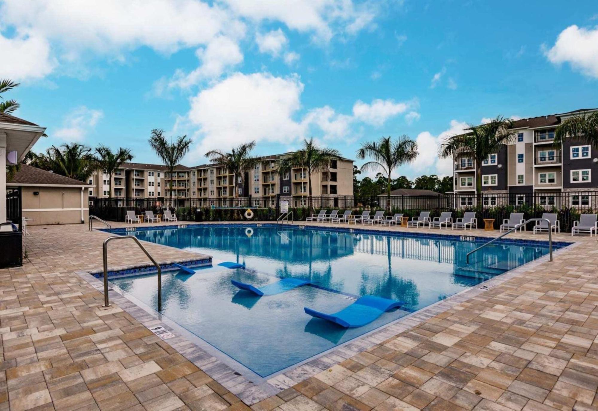 The Vantage Apartments By Barsala Cape Coral Eksteriør bilde